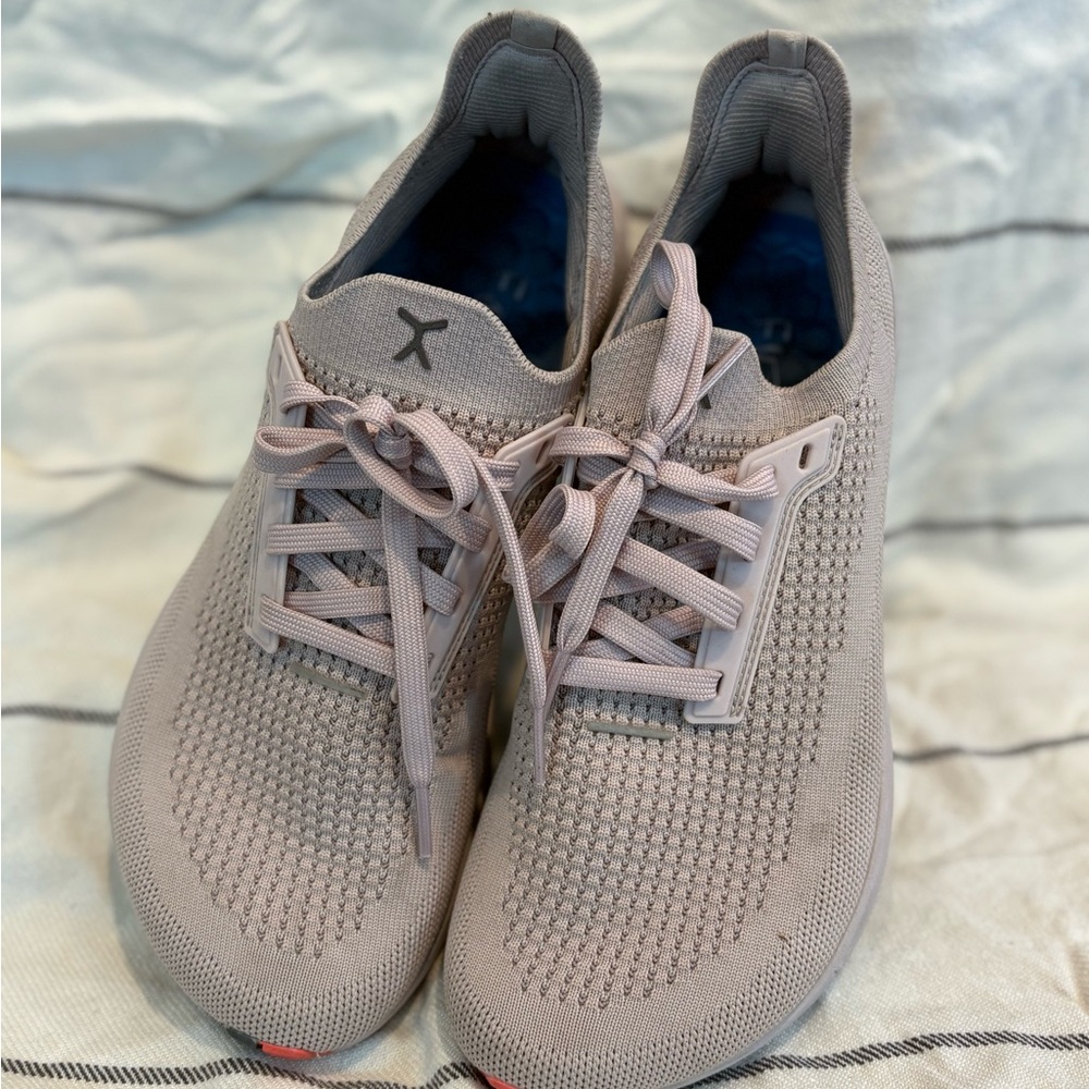 Women's Dove Flux Adapt Runner Shoes